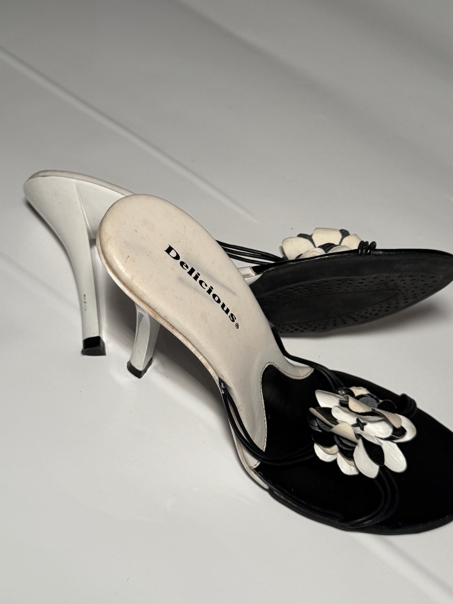 DELICIOUS FLORAL HEELS
