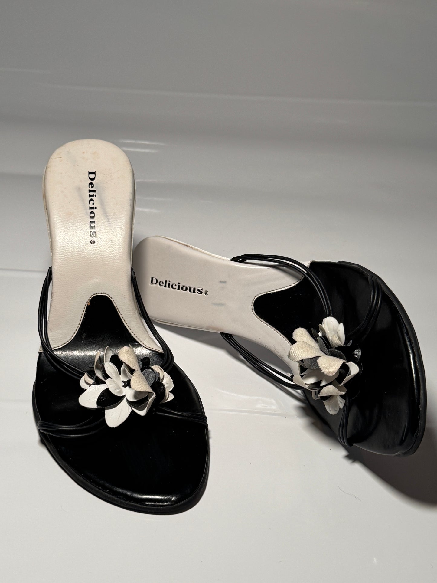 DELICIOUS FLORAL HEELS