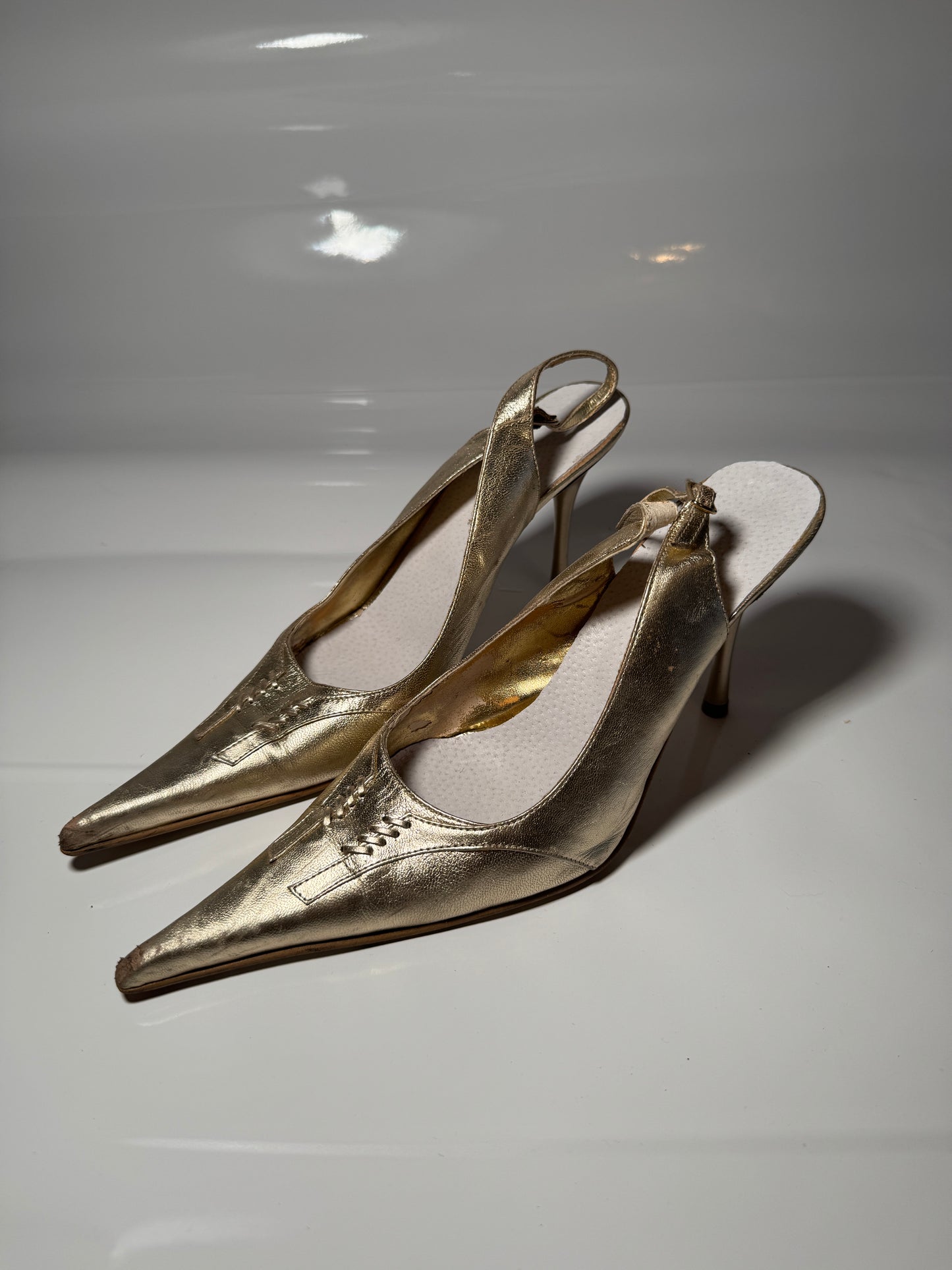 CORYLLUS GOLD HEELS