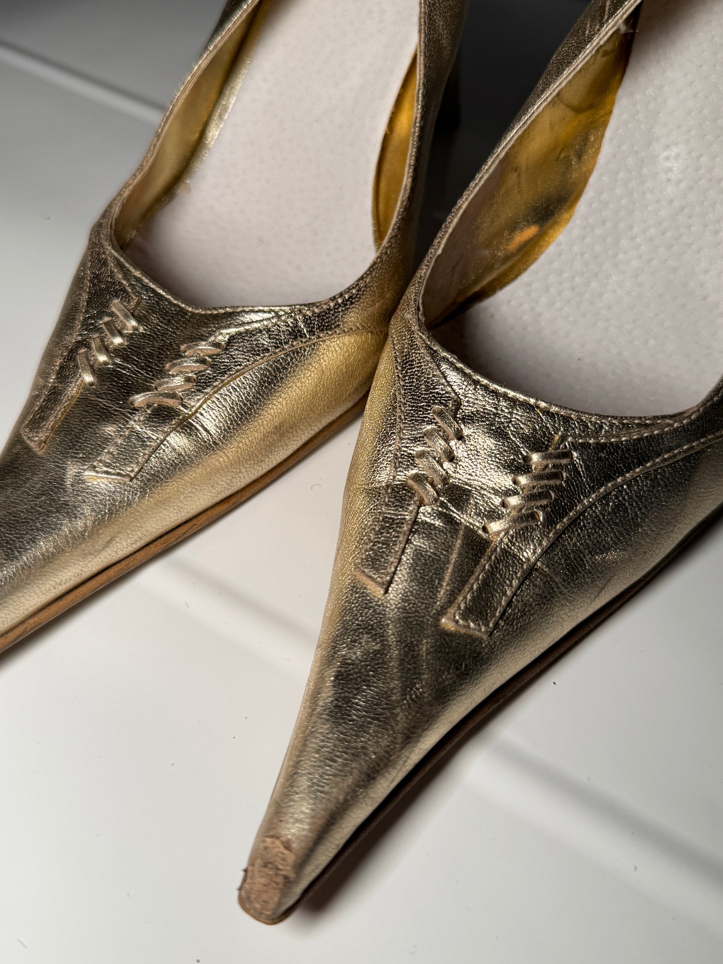 CORYLLUS GOLD HEELS