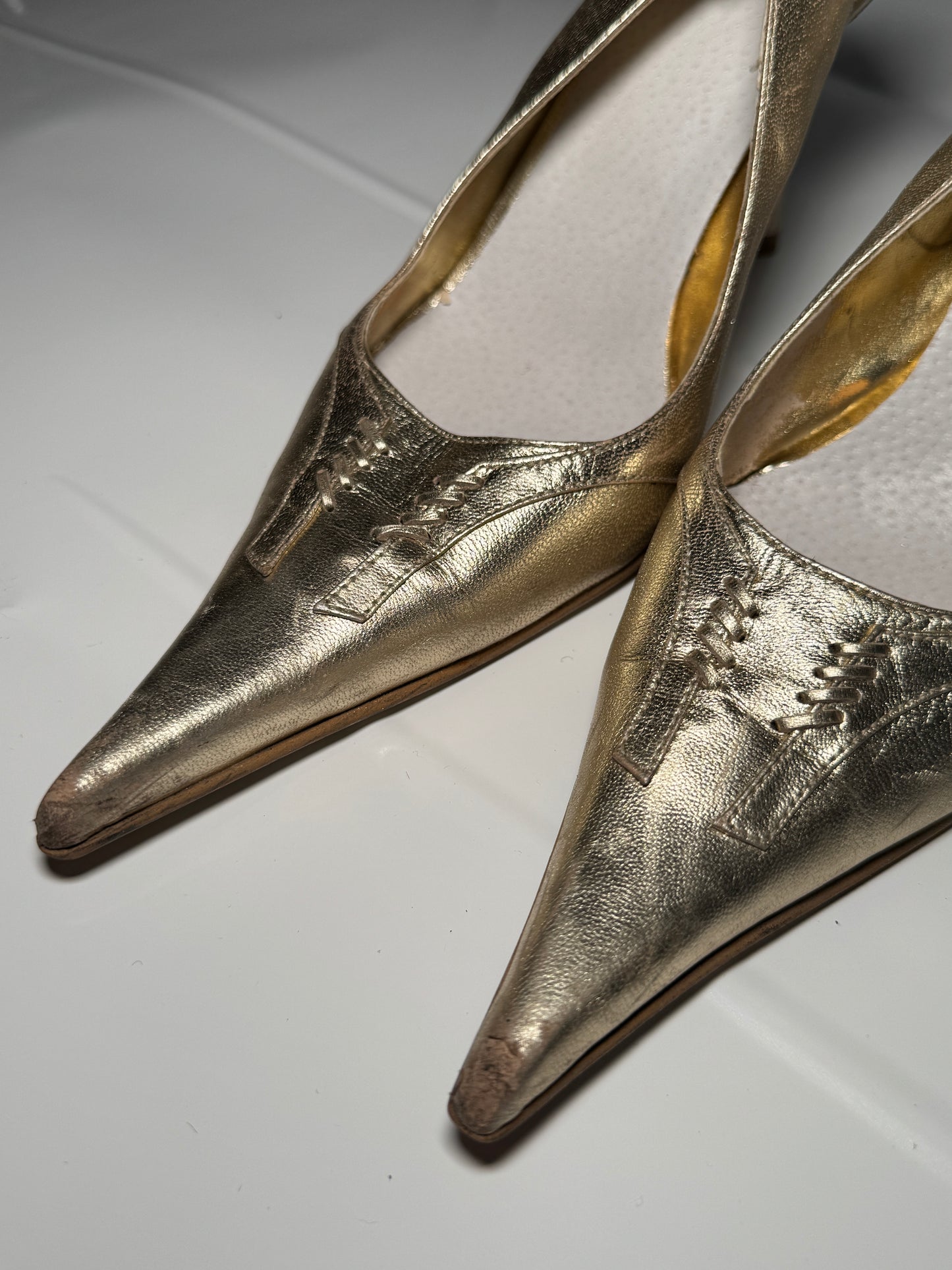 CORYLLUS GOLD HEELS